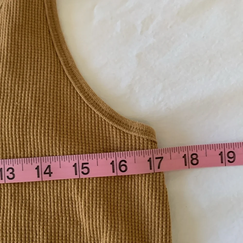 🧡 Tank - Picture 2 of 5